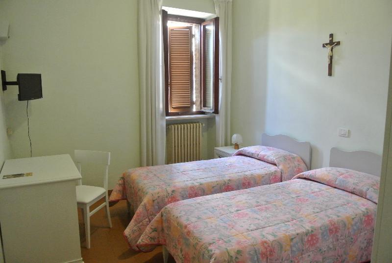 Monastero Ss. Annunziata Hotel Todi Exterior photo A room in the monastery