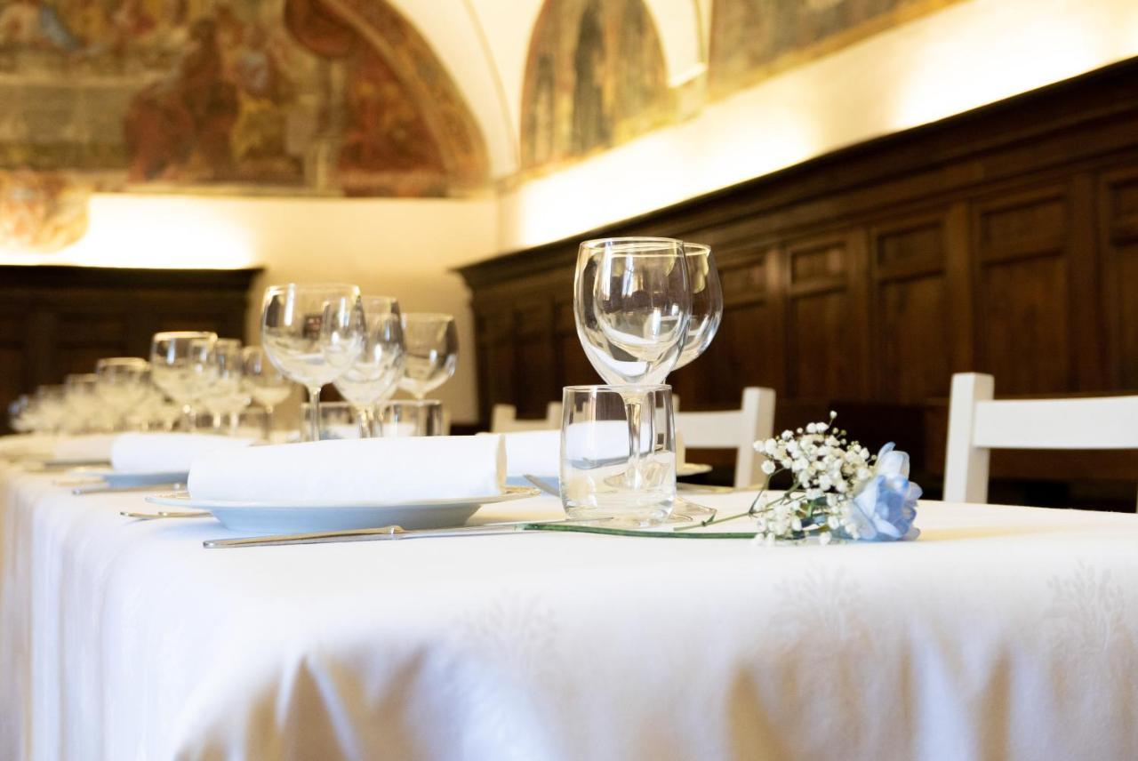 Monastero Ss. Annunziata Hotel Todi Exterior photo A table set for a meal