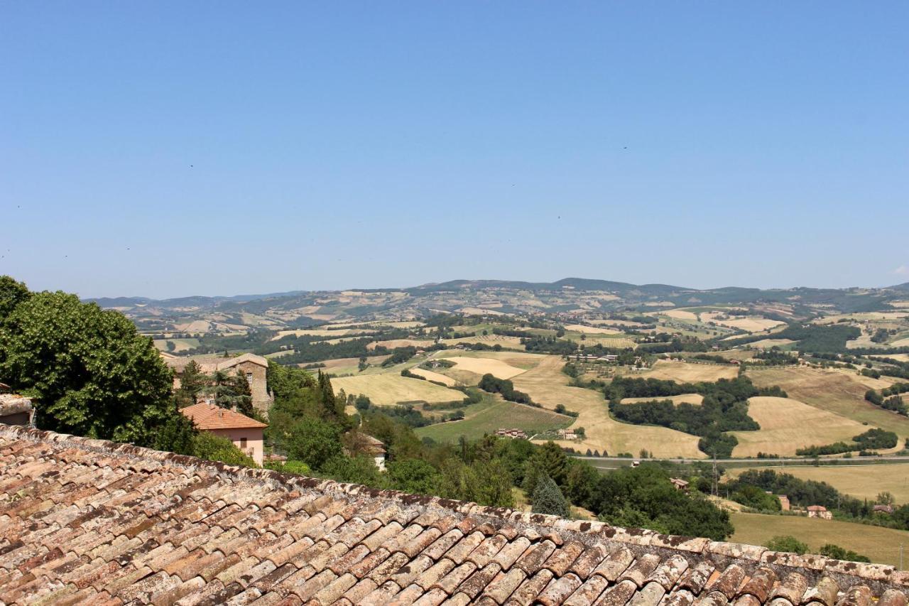 Monastero Ss. Annunziata Hotel Todi Exterior photo A general view of the village