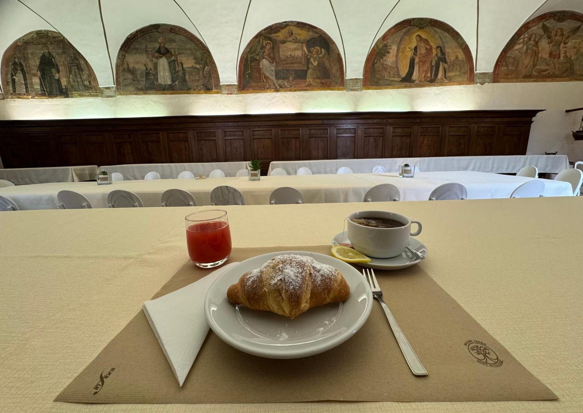 Monastero Ss. Annunziata Hotel Todi Exterior photo Breakfast at the Caffè Greco
