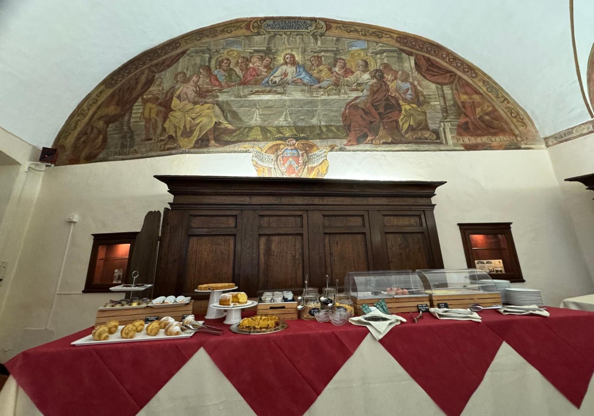 Monastero Ss. Annunziata Hotel Todi Exterior photo The interior of the refectory