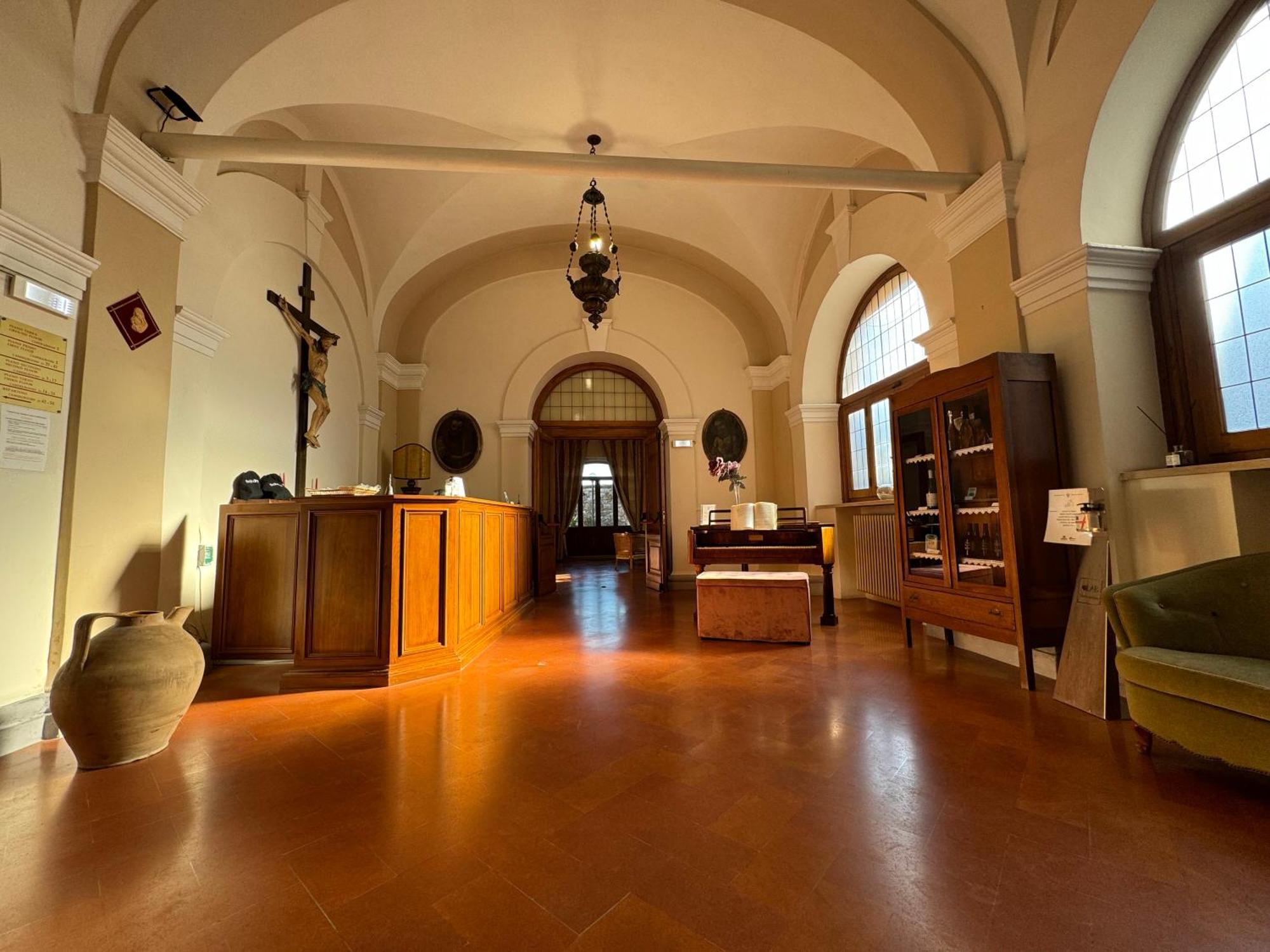 Monastero Ss. Annunziata Hotel Todi Exterior photo The interior of the museum