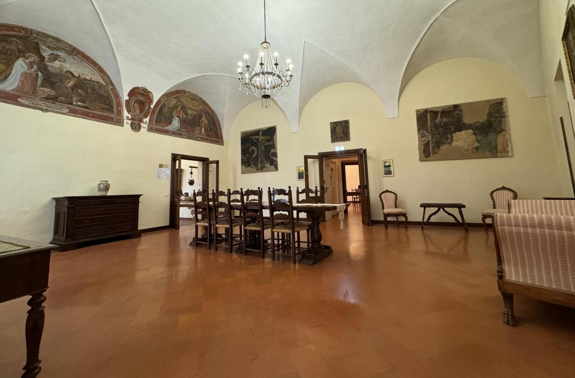 Monastero Ss. Annunziata Hotel Todi Exterior photo The Hall of the Knights