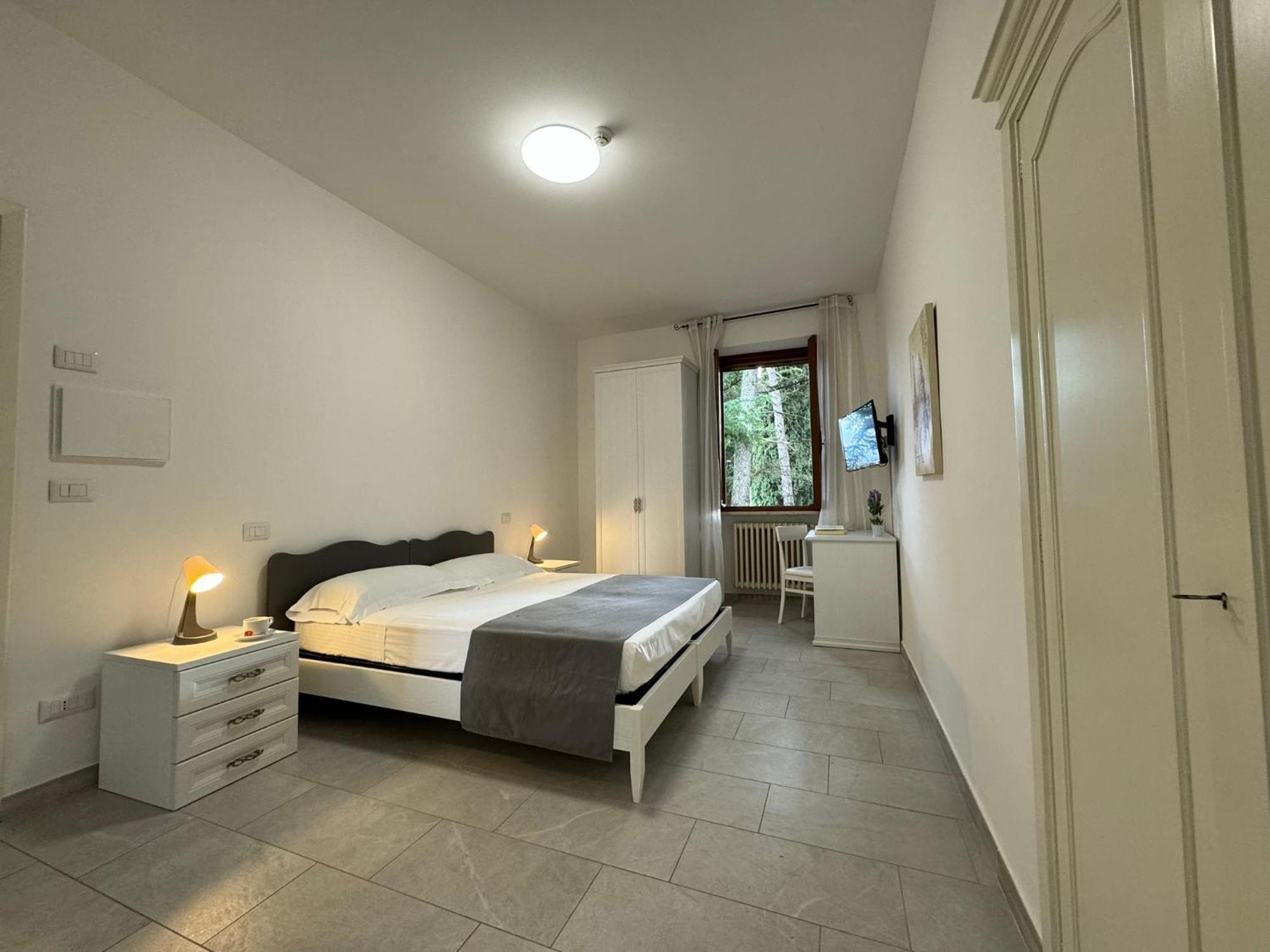 Monastero Ss. Annunziata Hotel Todi Exterior photo A room at the hotel