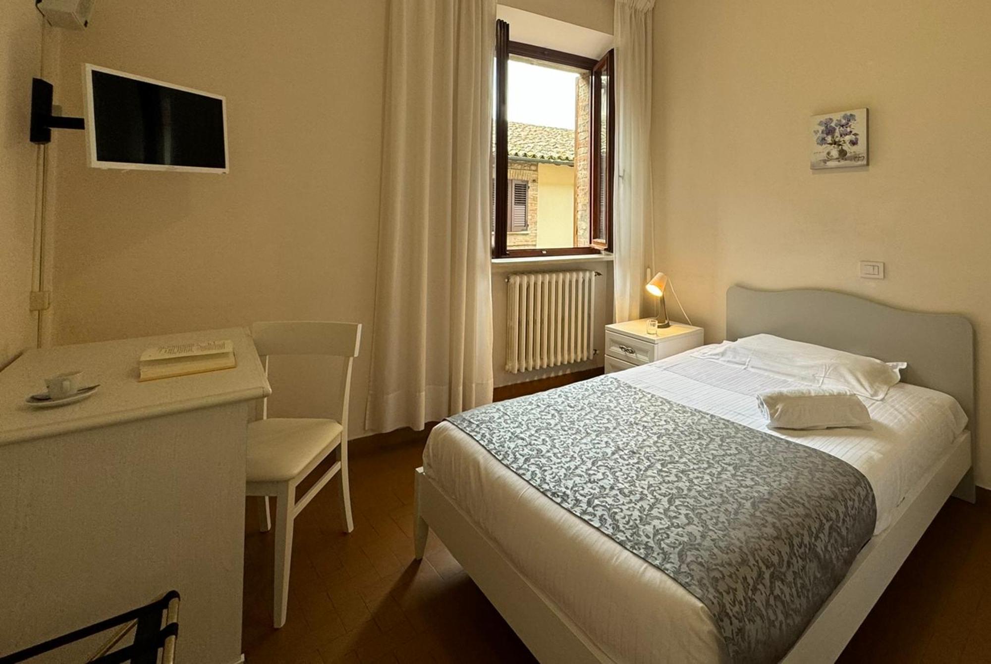 Monastero Ss. Annunziata Hotel Todi Exterior photo A room at the hotel