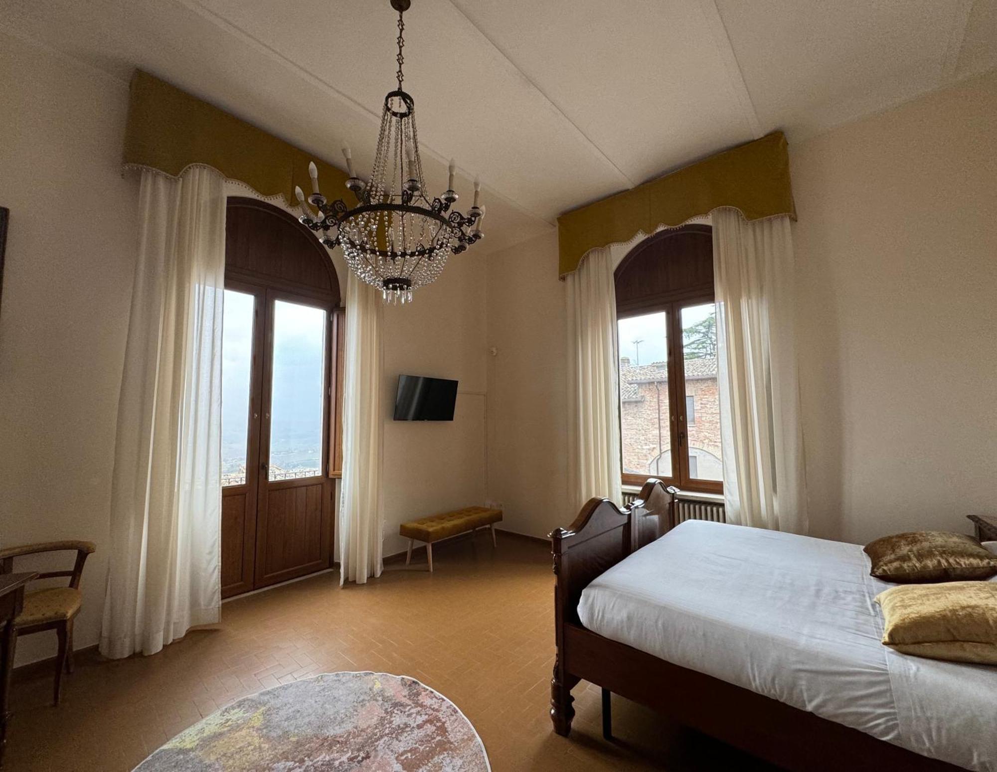 Monastero Ss. Annunziata Hotel Todi Exterior photo A room at the hotel