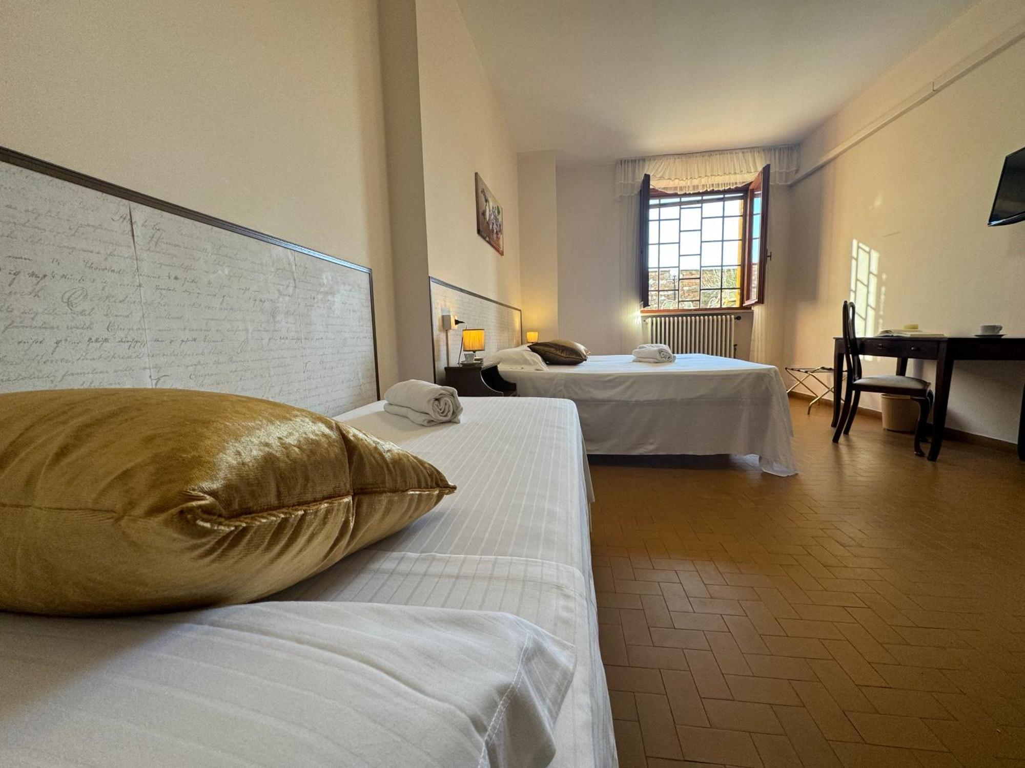 Monastero Ss. Annunziata Hotel Todi Room photo A room at the hotel