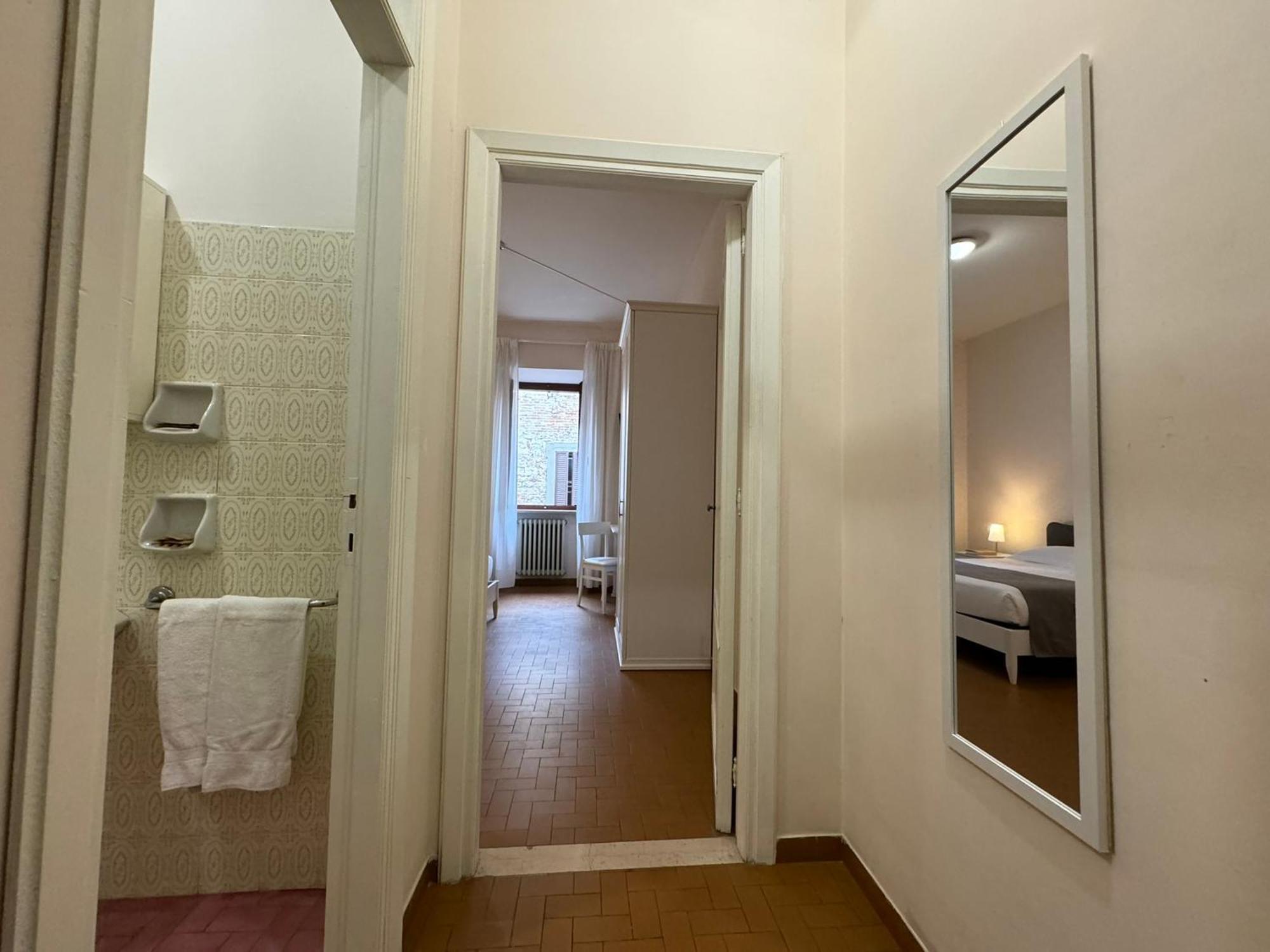 Monastero Ss. Annunziata Hotel Todi Exterior photo A typical room at the hotel