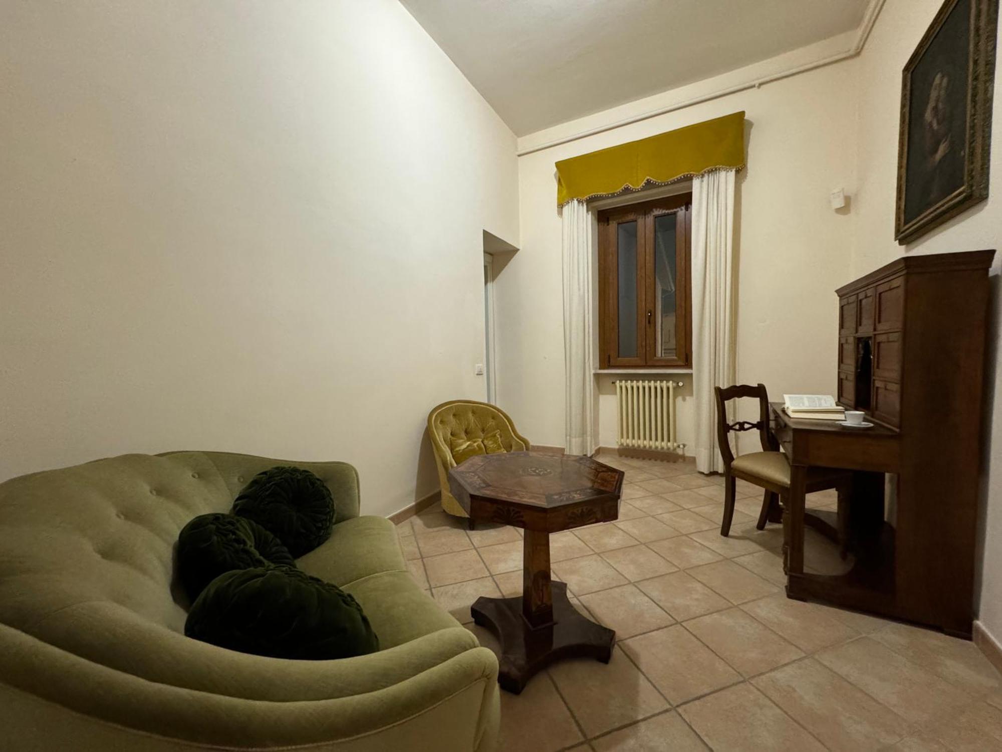 Monastero Ss. Annunziata Hotel Todi Exterior photo The room of the monastery where the body of Saint Thomas was found
