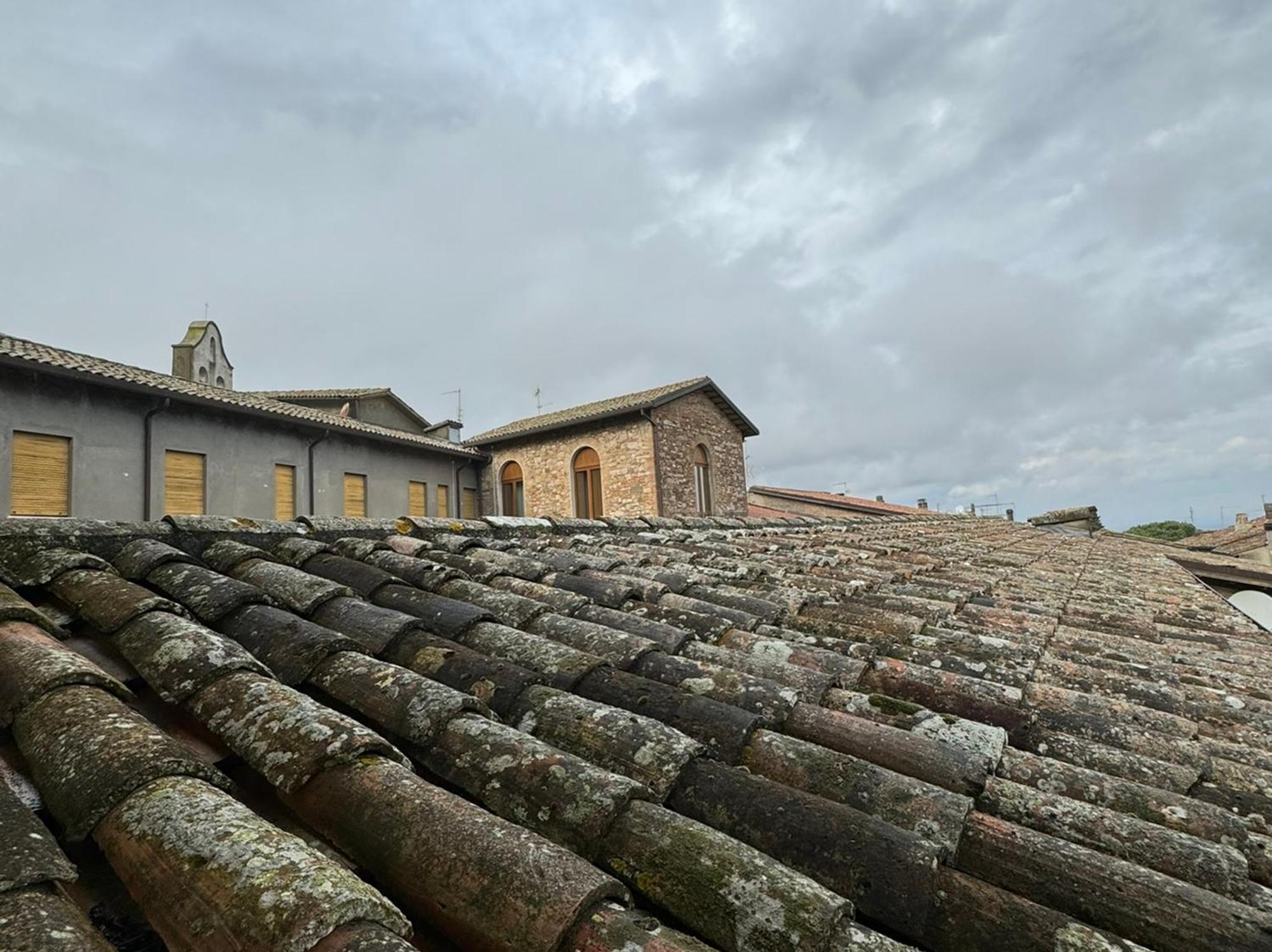 Monastero Ss. Annunziata Hotel Todi Exterior photo Roof of the monastery